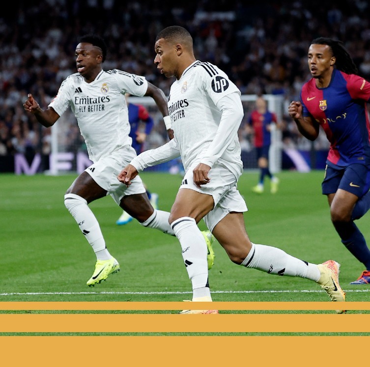 Vinicius y Kylian Mbappé en el juego de liga contra Barcelona (Foto: Reuters)