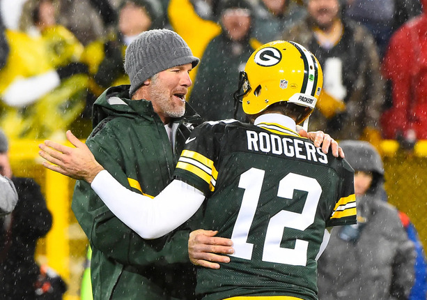 Brett Favre considera que Aaron todavía tiene potencia en su brazo a pesar de estar a punto de cumplir 41 años. Foto: USA Today