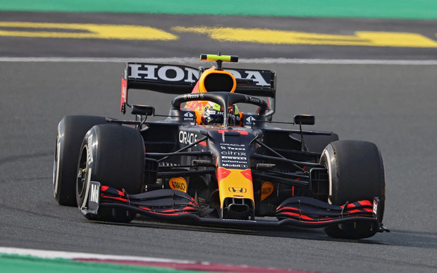 Checo Pérez buscará subirse al podio durante el GP de Qatar de la Fórmula 1. (Foto: AFP)