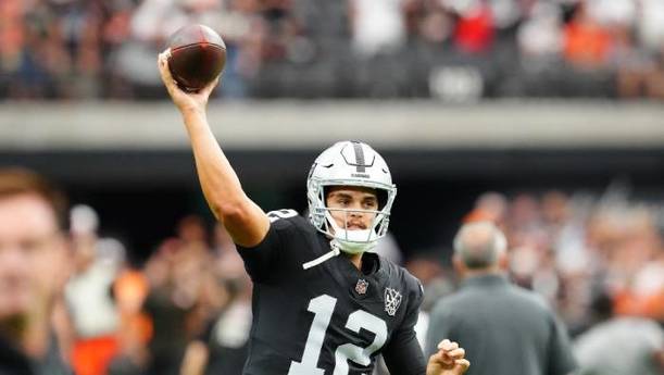 O'Connell lanza un pase con los Raiders (Reuters)