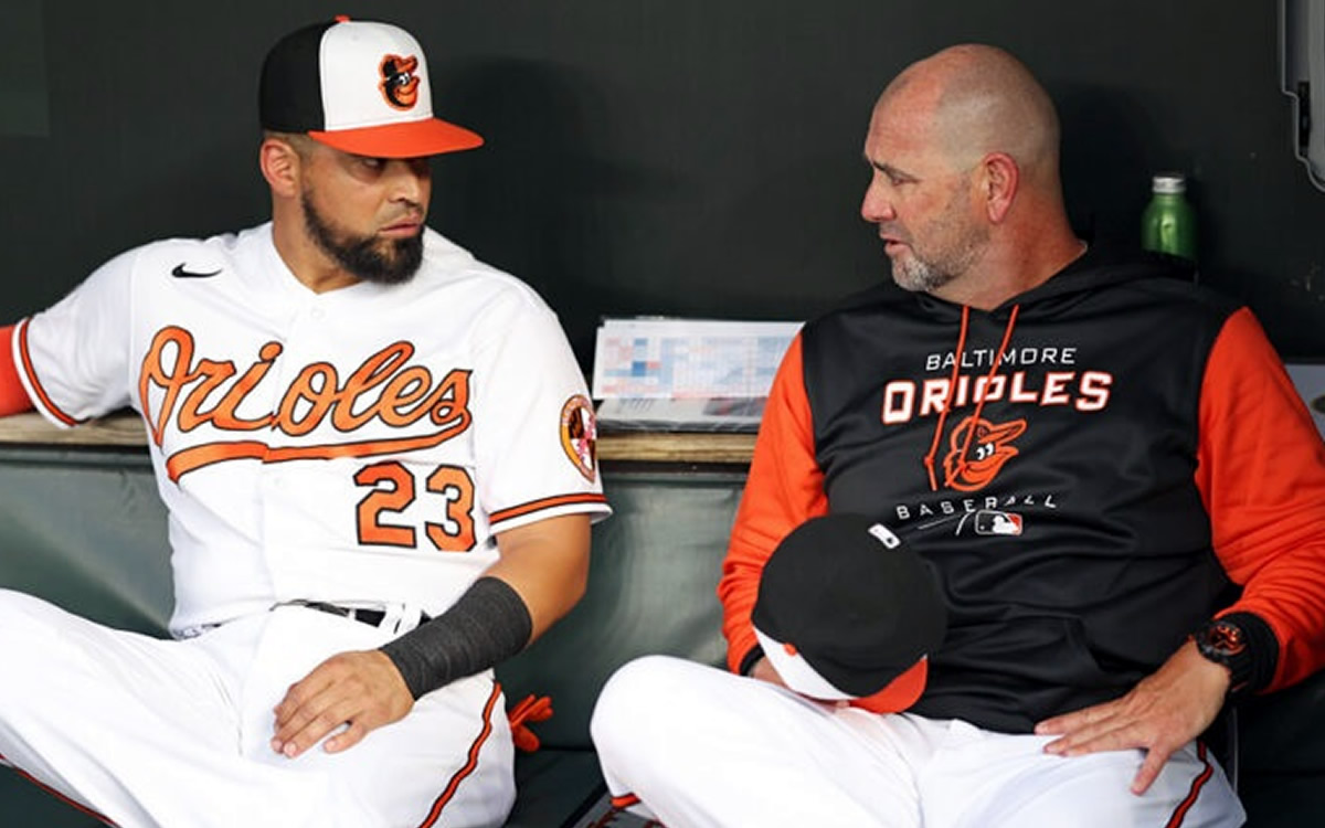 Venezolano Robinson Chirinos nuevo coach de banca de los Orioles