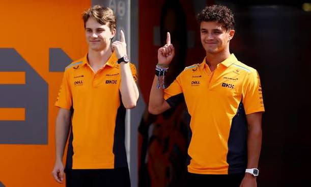 Lando Norris y Óscar Piastri, pilotos de McLaren (Reuters)