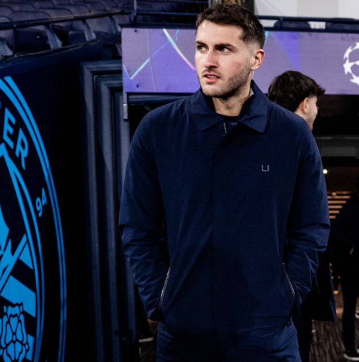 Santi Giménez en Etihad Stadium (@Feyenoord)