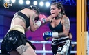 Barby Juárez golpea a Paola Rincón (Latin KO Promotions)