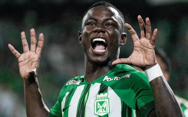 Hinestroza celebra el gol de Atlético Nacional (@nacionaloficial)