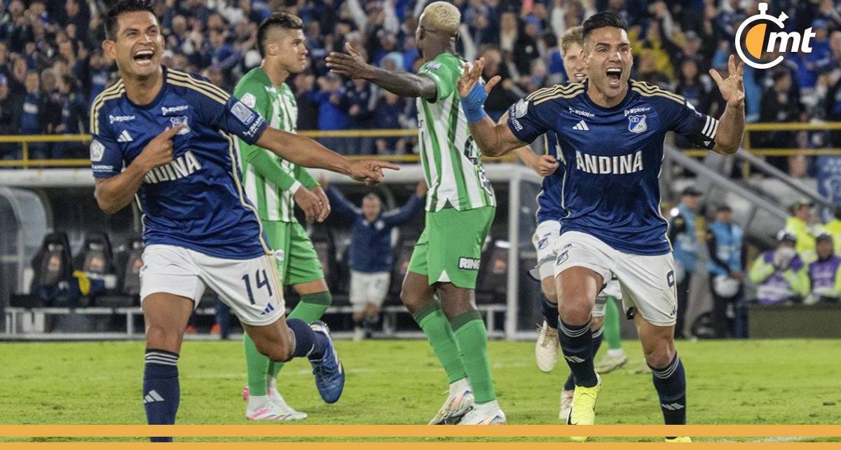 Jugadores de Millonarios celebran el gol del triunfo (@MillosFCOficial)