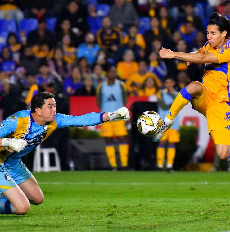 Andrés Sánchez cometió un penal pero se lo atajó a Gignac (Imago7)