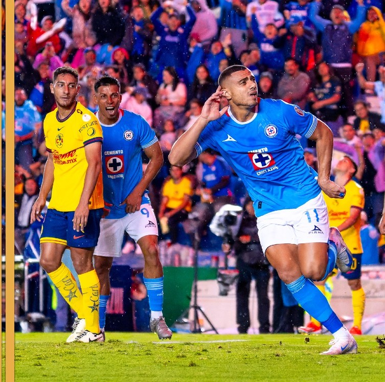 Festejo de Giakoumakis contra el América (Foto: Imago7)