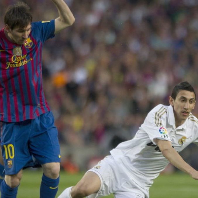 Lionel Messi y Ángel Di María se enfrentaron por cinco años en España (EFE)