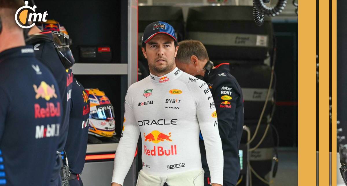 Checo Pérez en el garage de Red Bull (AFP)