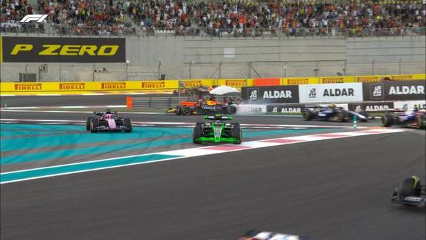 Así quedó la escena tras el choque de Checo Pérez y Valtteri Bottas (@F1)