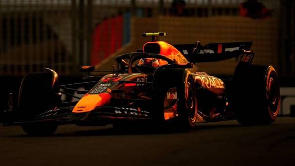 RB20 conducido por Checo Pérez en el GP de Abu Dhabi (@redbullracing)