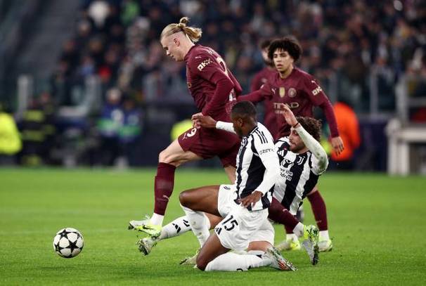 La defensa de Juventus contuvo a Haaland y compañía (Reuters)