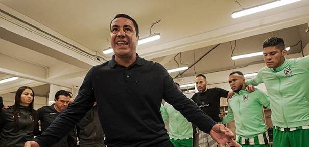 Efraín Juárez le habló a sus jugadores en el vestidor (Captura)