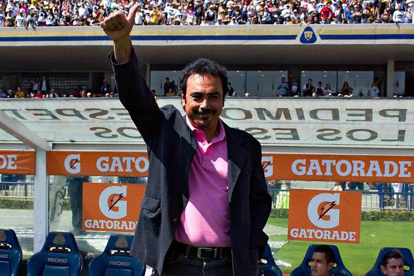 Hugo Sánchez hizo historia con Pumas desde el banquillo (Imago7)