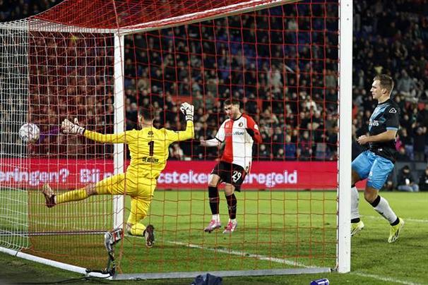 Giménez define ante el Heracles (EFE)