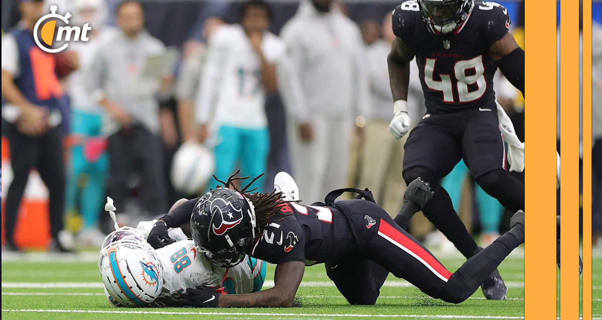 Grant DuBose recibió un fuerte golpe de Calen Bullock. (Foto: AFP)