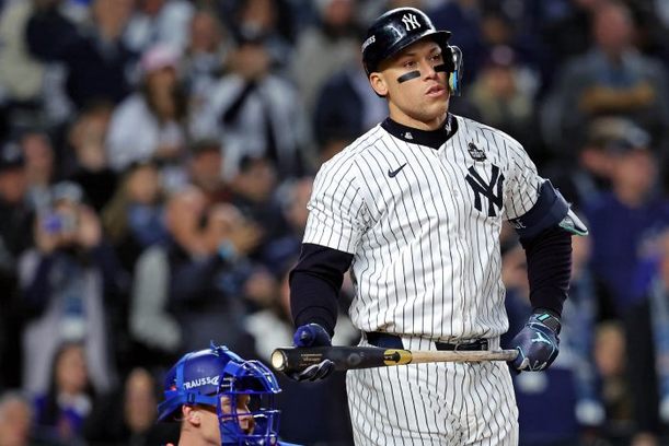 Aaron Judge se lamenta tras ser ponchado (Reuters)