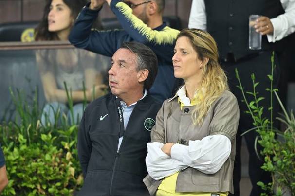Emilio Azcárraga junto a su esposa en el Estadio Azteca (Imago7)
