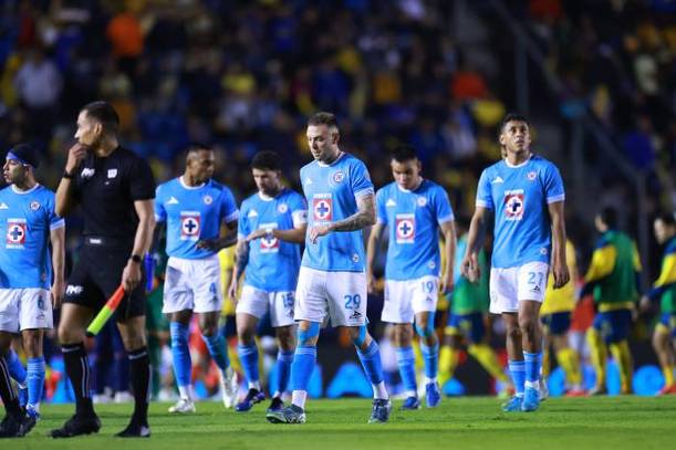 Rotondi y sus compañeros de Cruz Azul tras ser eliminados (Imago7)