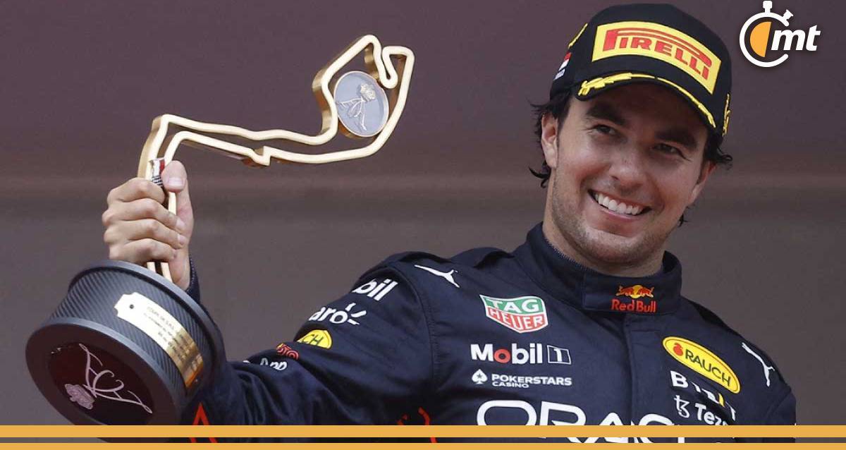 Checo Pérez, en lo más alto del podio con Red Bull (Reuters)