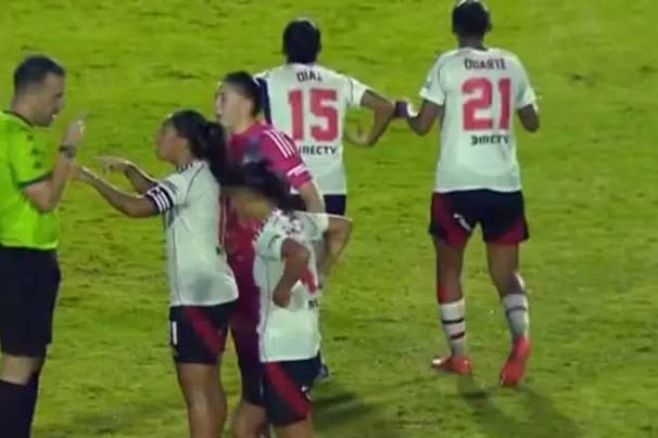 Candela Díaz, captada por las cámaras imitando a un mono (Captura)