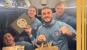 Luis Suárez da regalo a jugadores del Atleti por vencer al Barça (Foto: @koke6)