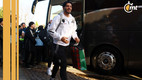 Raúl Jiménez hace feliz a un seguidor mexicano (Foto: Reuters)