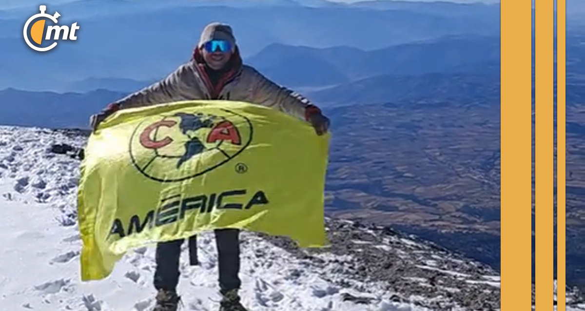 El aficionado se llevó su bandera para escalar.