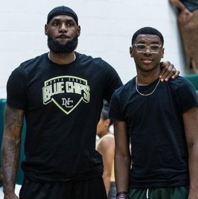 Bryce James, de 17 años, intentará emular a su hermano Bronny, quien ya juega en la NBA (Especial)