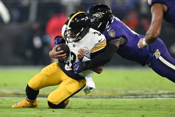 Russell Wilson es capturado en un juego ante los Ravens (Reuters)