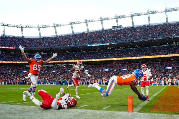 Los Broncos anotan un touchdown ante los Chiefs (Reuters)