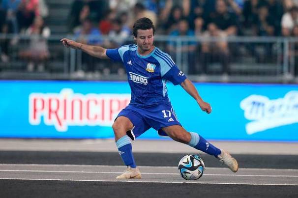 Erik Vera, en un partido con Muchachos FC (@erikvera_21)