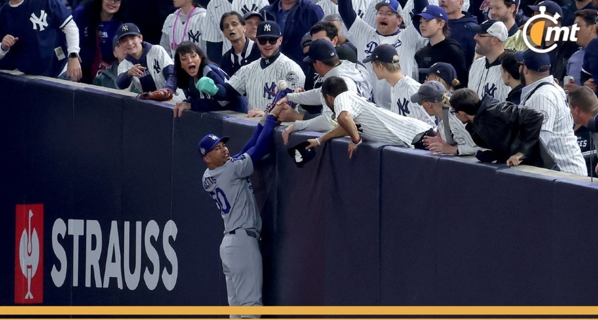 Momento en el que interfirieron aficionados en la Serie Mundial ( Foto: Reuters)