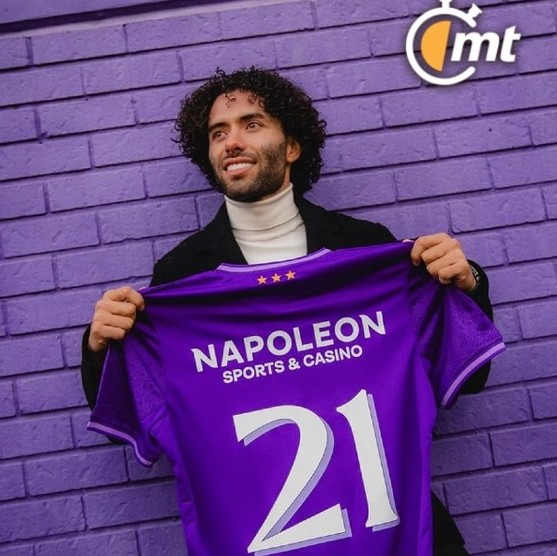Raúl Jiménez felicito a Huerta por su pase al Anderlecht (Foto: Reuters/@Anderlecht)