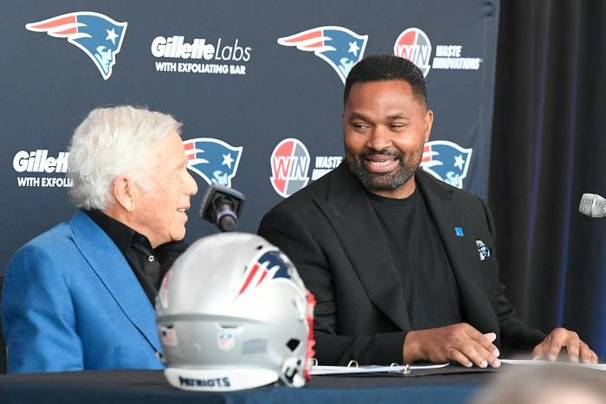 Robert Kraft en la presentación de Jerod Mayo (Reuters)