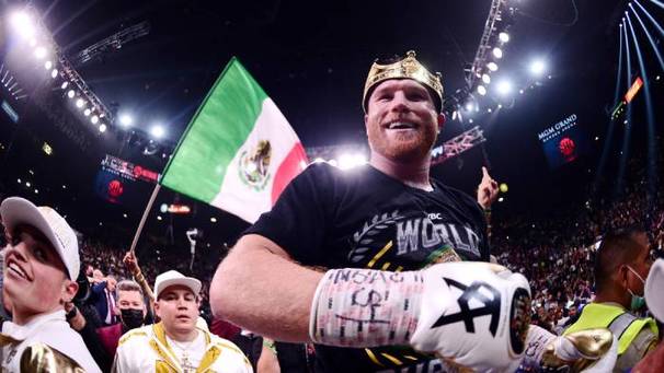 Canelo Álvarez festeja uno de sus triunfos (Reuters)