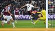 Raúl Jiménez, en el gol del Fulham a West Ham (@premierleague)
