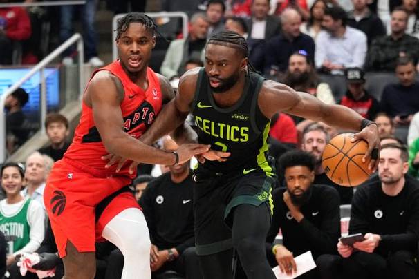 Jaylen Brown es marcado en Toronto (Reuters)