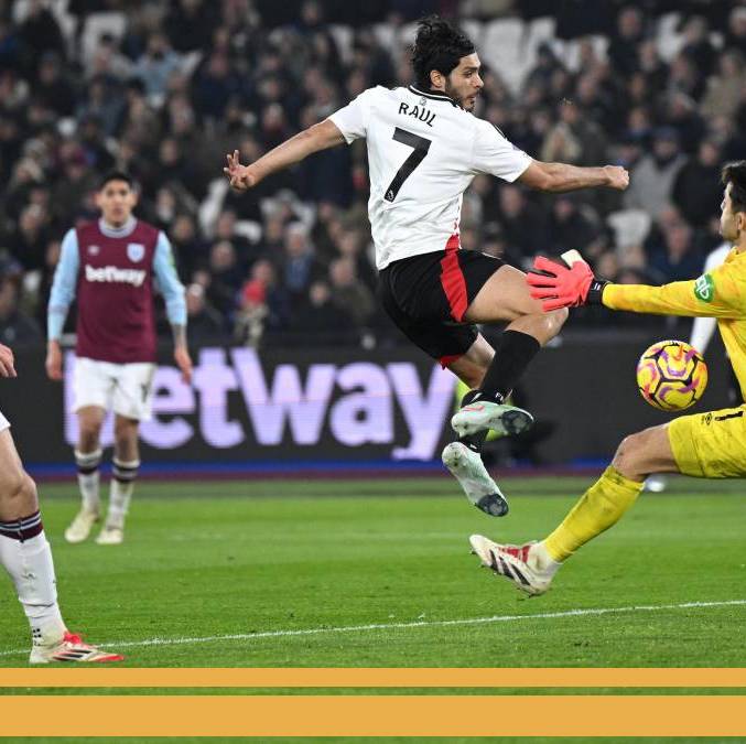 Raúl Jiménez, en el gol del Fulham a West Ham (@premierleague)