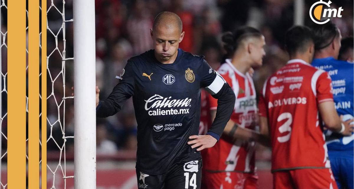 Chicharito se lamenta en el juego contra Necaxa (Imago7)