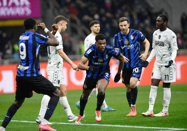 Dumfries anotó el segundo del Inter (Reuters)