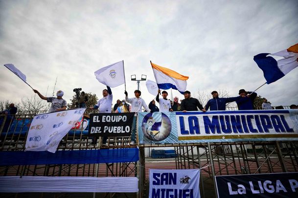 La barra La Municipal acudió como siempre en cada partido de local.