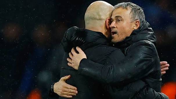 Luis Enrique y Guardiola se abrazan tras el PSG vs. Manchester City (Reuters)