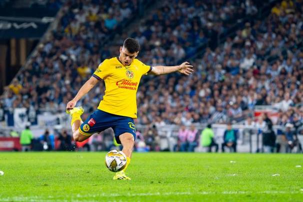 Richard Sánchez prepara su disparo para el gol del título de América (Imago7)