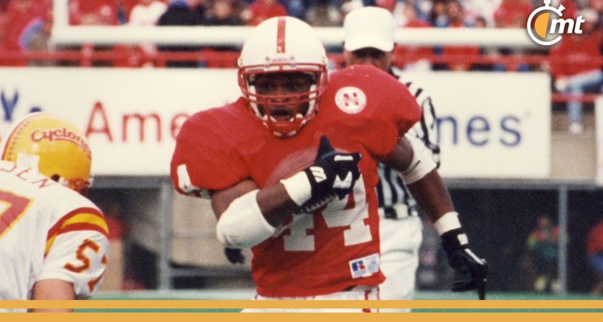 Calvin Jones jugó para Nebraska en colegial y ganó el Super Bowl con los Packers (X: @HuskerFootball)