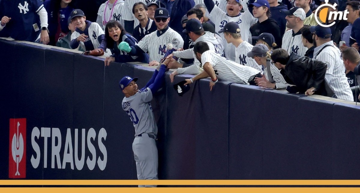 Momento en el que interfirieron aficionados en la Serie Mundial ( Foto: Reuters)