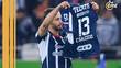 Sergio Canales muestra la playera de Carlos Salcedo tras su gol (Mexsport)