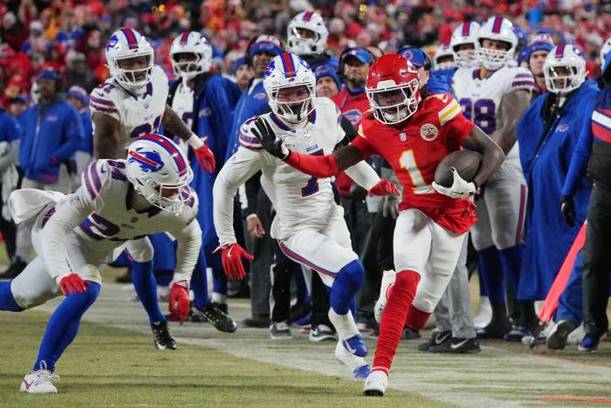 Worthy escapa de la defensa de los Bills (Reuters)