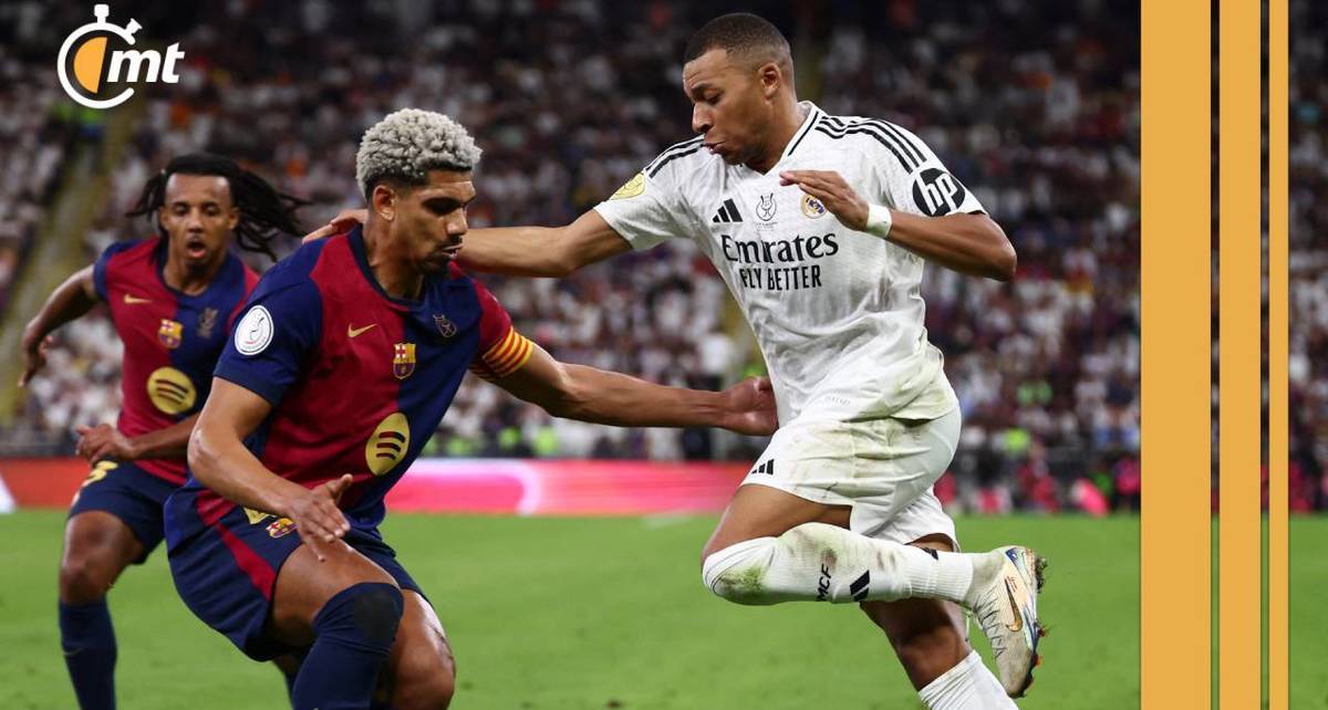 Mbappé intenta superar a Araújo en el último Clásico Español (Reuters)